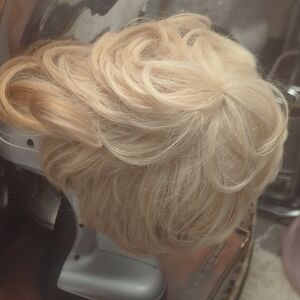 Elegant Light Blonde Women's Wig